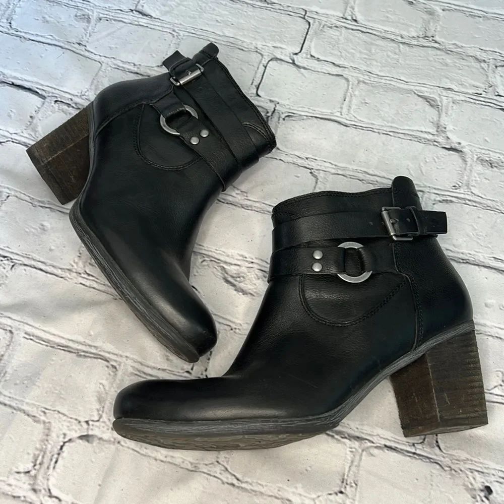 * Joseph Seibel Black leather ankle boots with silver buckle